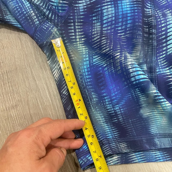 Lululemon invigorate High-Rise Short 8” size 6 and sport Bra 
Size 2 - Picture 8 of 8